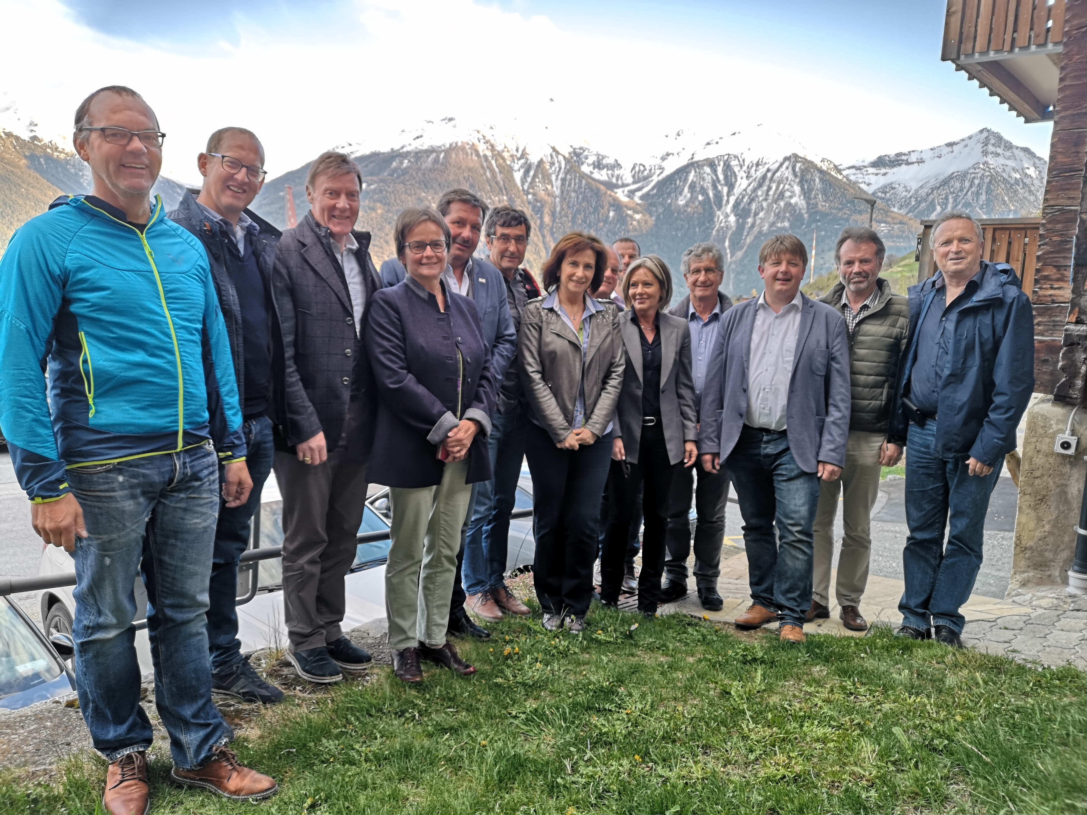 Deux groupes valaisans, actifs pour les populations de montagne, se rapprochent